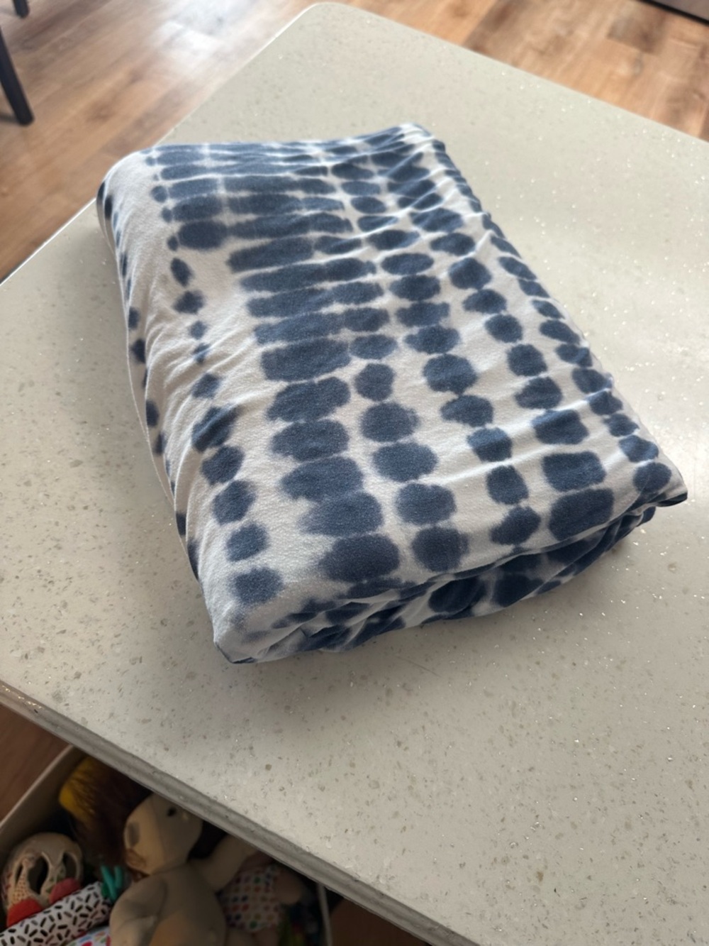 Kyte BABY Navy and White Tie-Dye toddler blanket